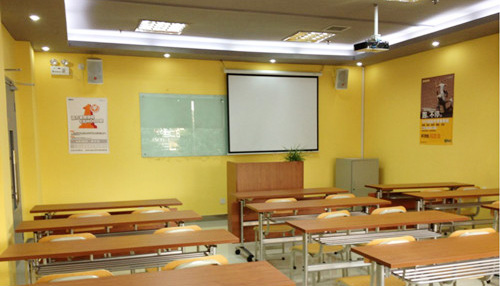 青島設立新東方學校。